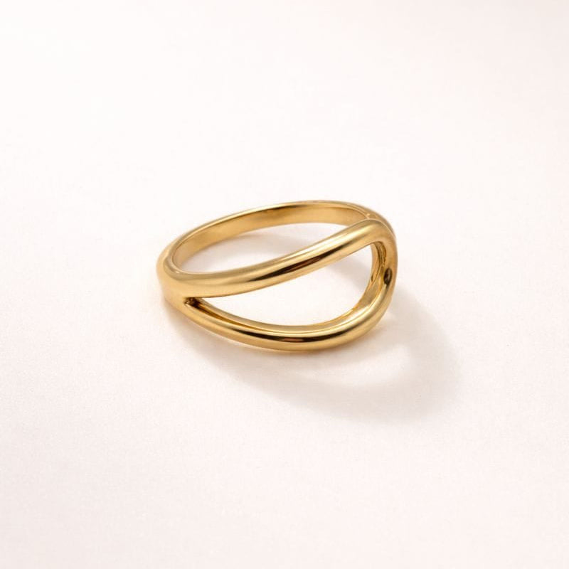 Nahele Curve Ring